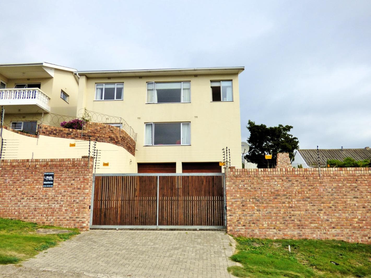 4 Bedroom Townhouse in West Bank