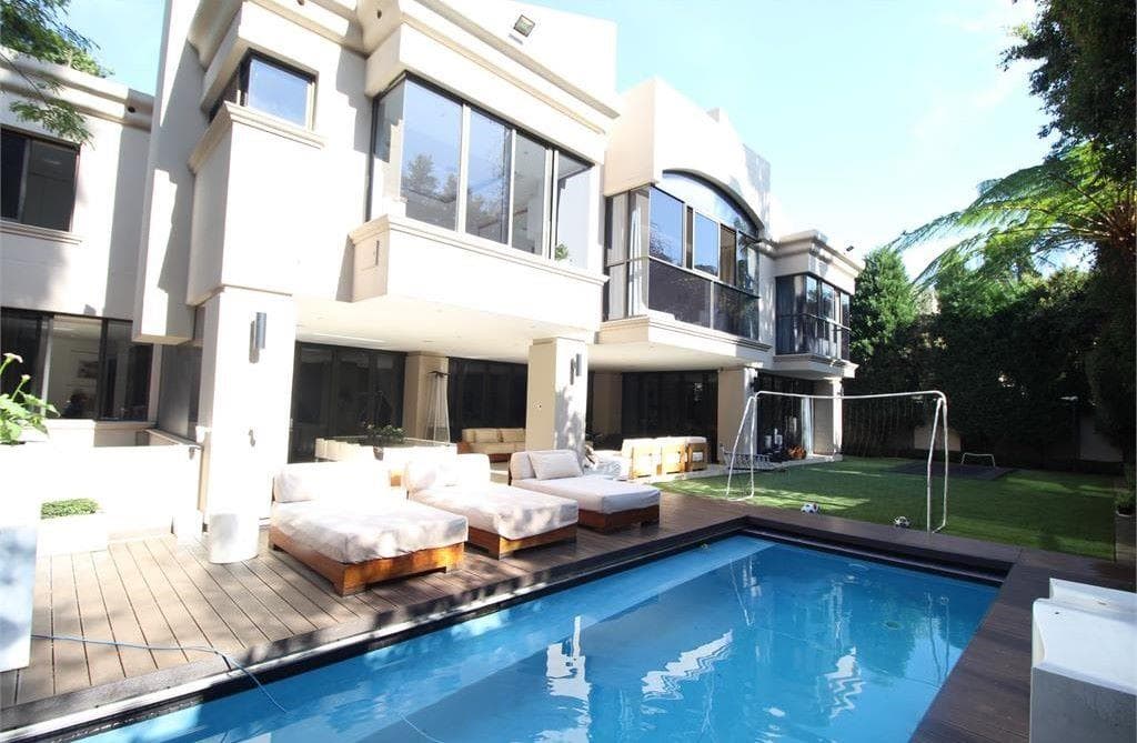 6 Bedroom House in Morningside
