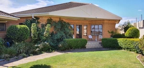 6 Bedroom House in King Williams Town (Qonce) Central