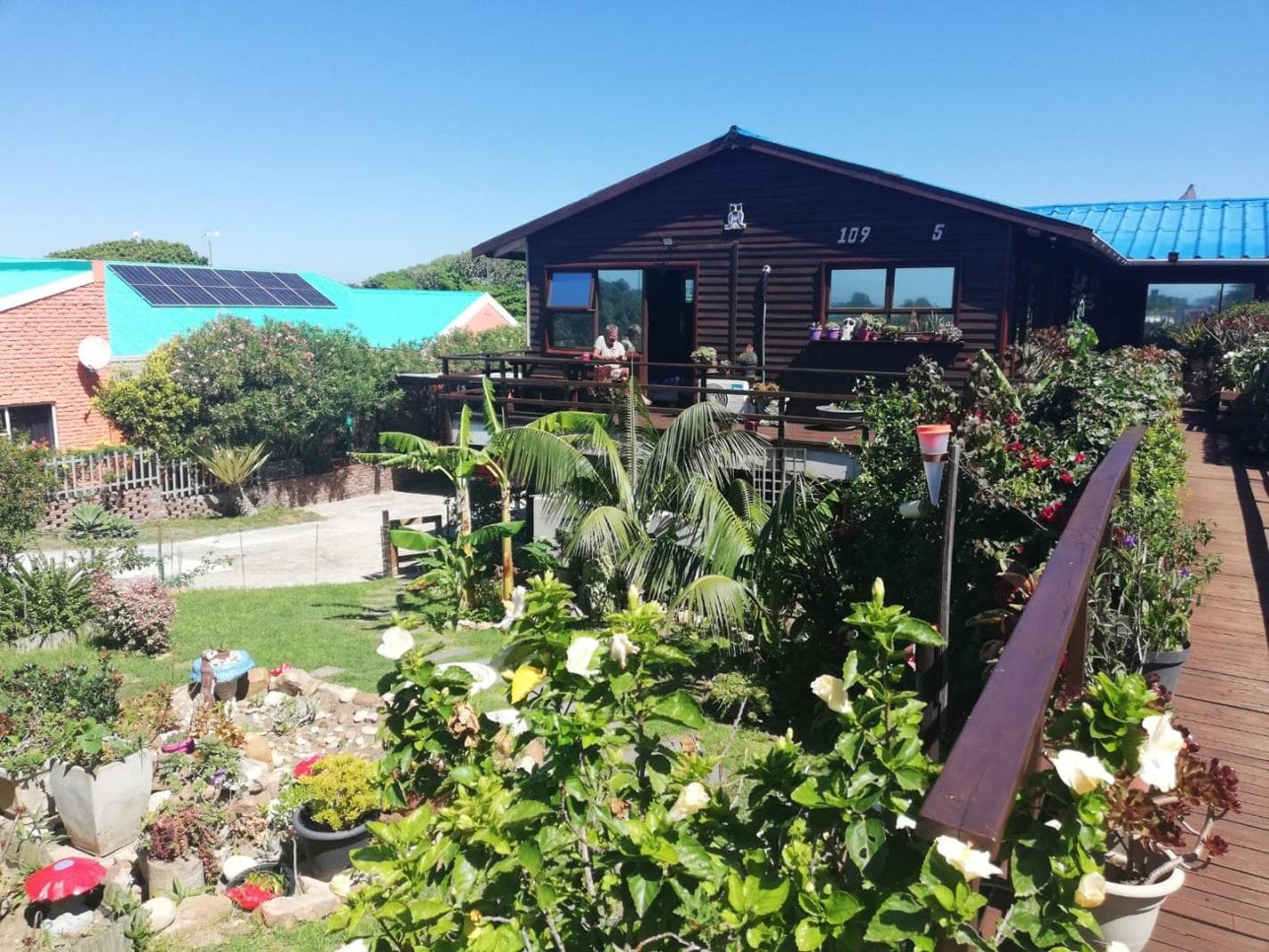 6 Bedroom House in Paradise Beach