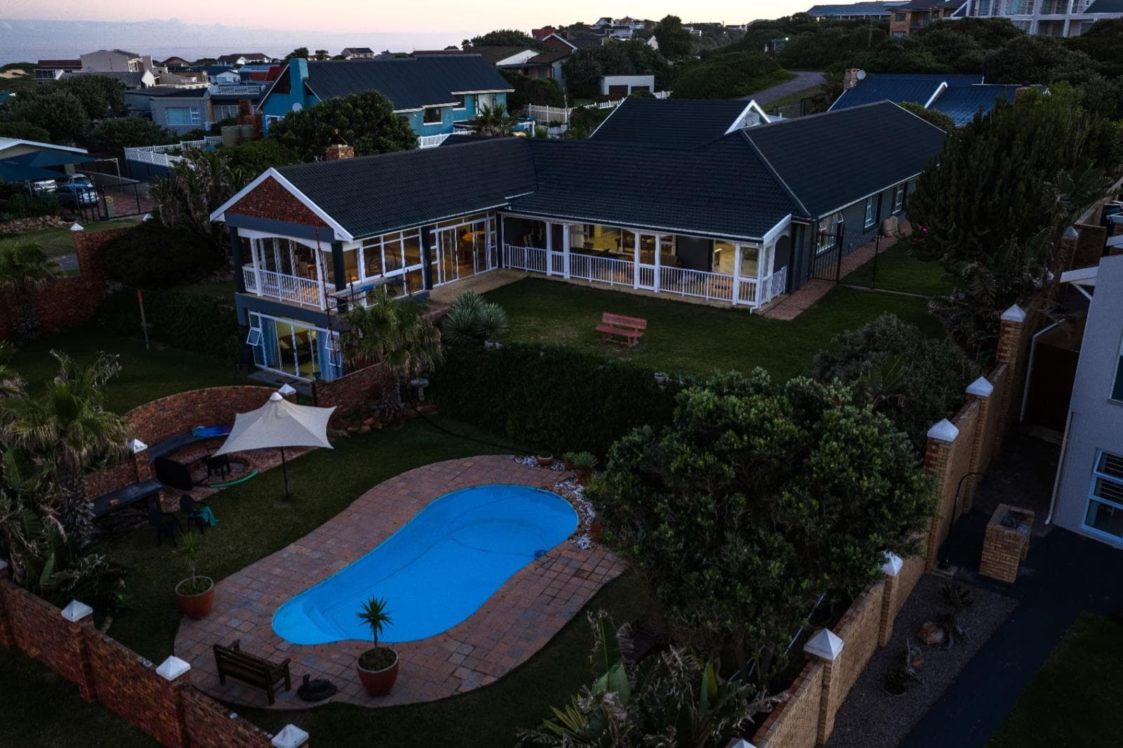6 Bedroom House in West Beach