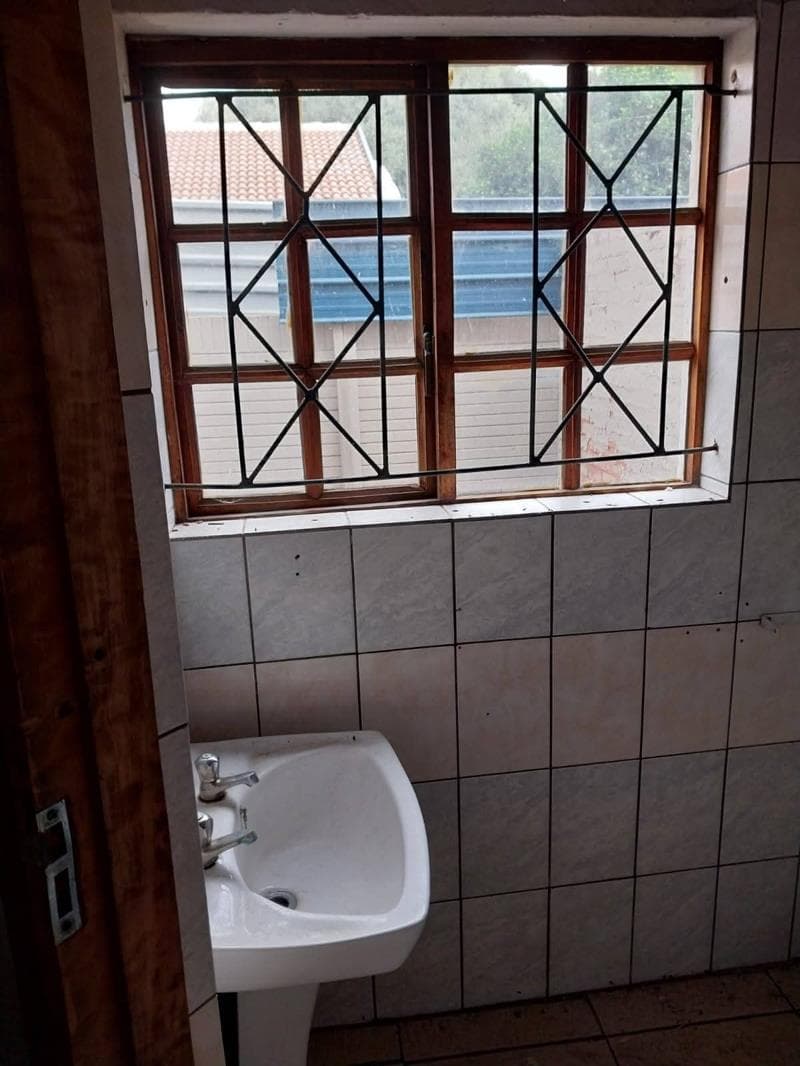 1 Bedroom Flat in Parktown Estate