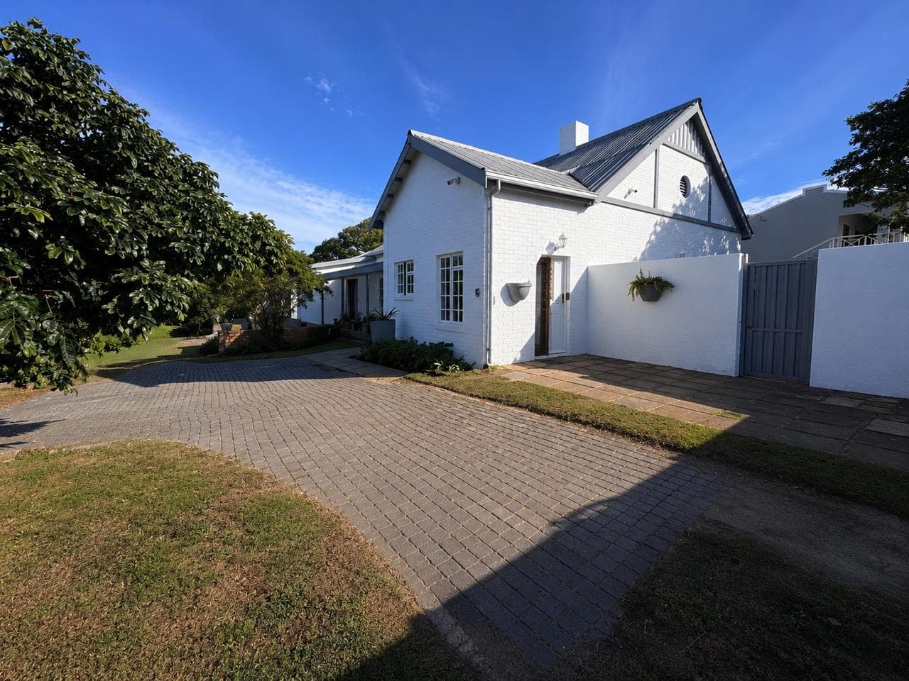 9 Bedroom House in West Bank