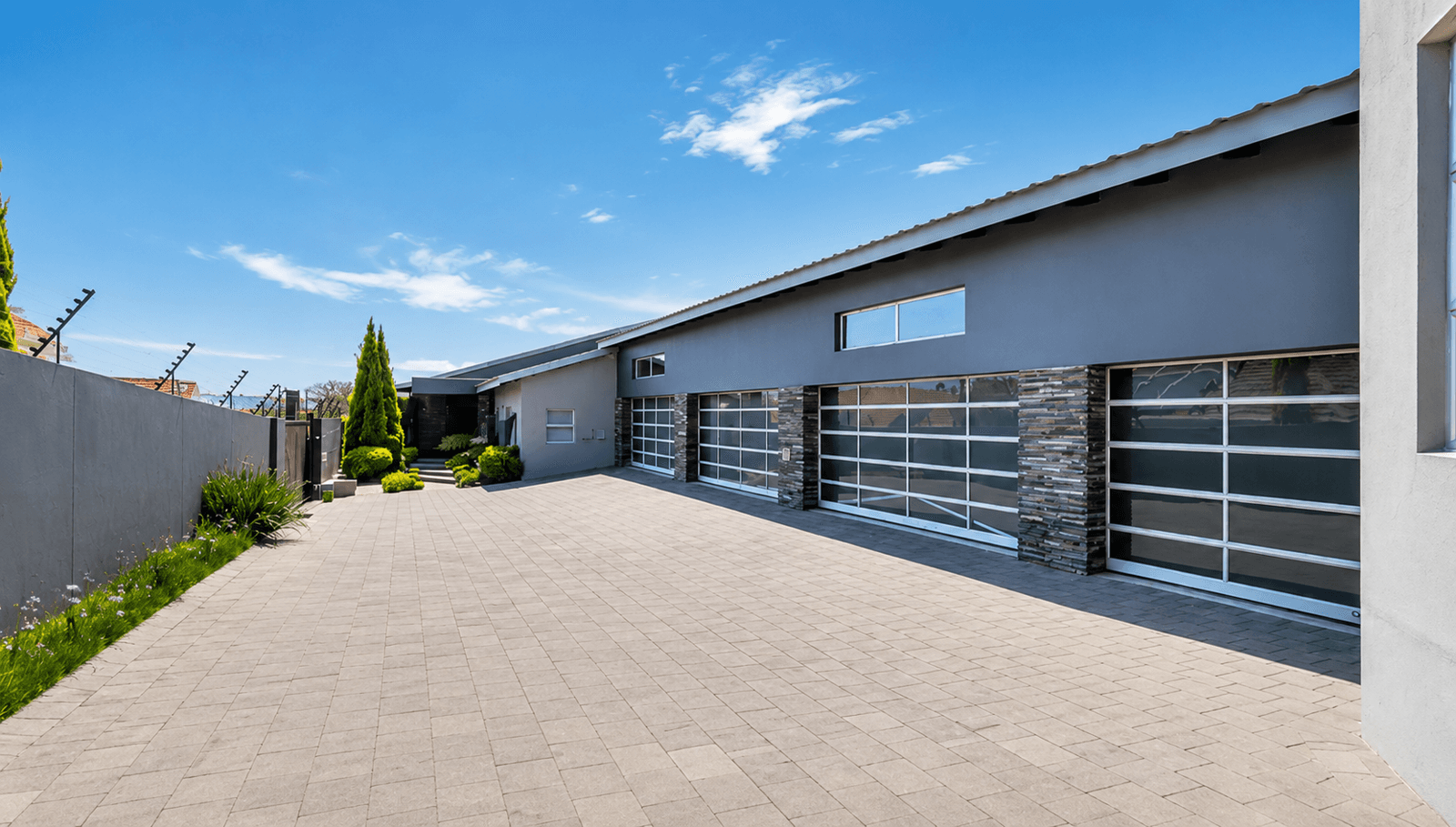 4 Bedroom House in Douglasdale
