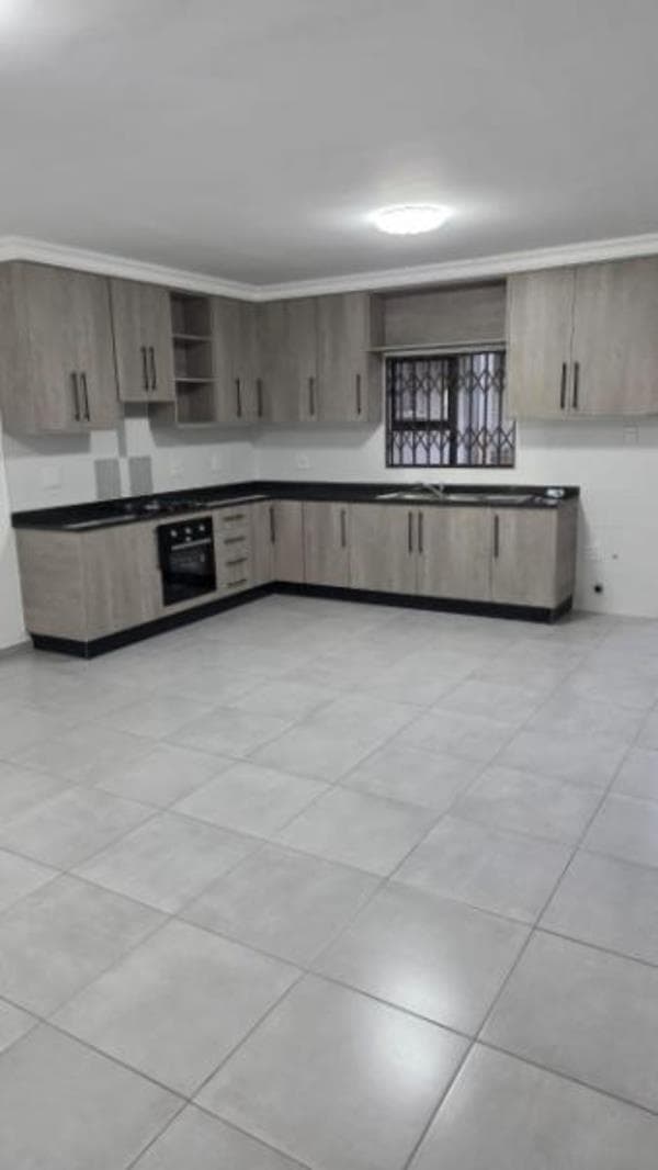 2 Bedroom Apartment in Mondeor