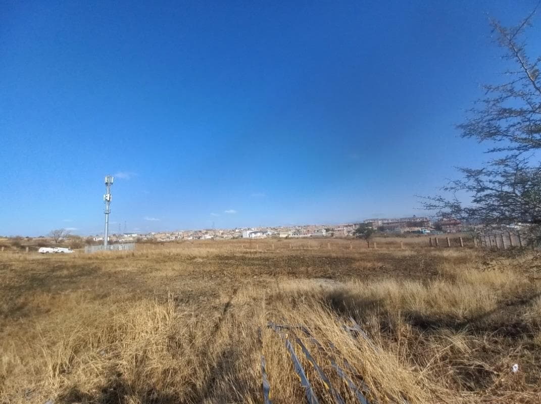 6 350 m² Land available in Fourways
