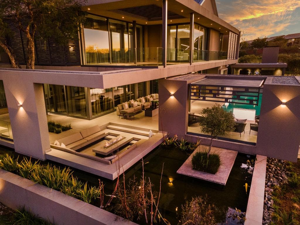 6 Bedroom House in Waterfall Equestrian Estate
