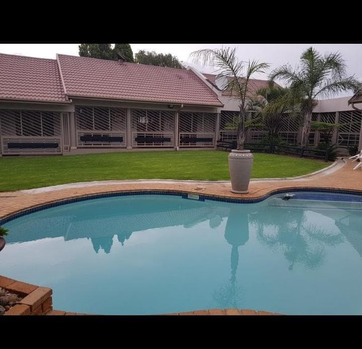 4 Bedroom House in Van Riebeeck Park