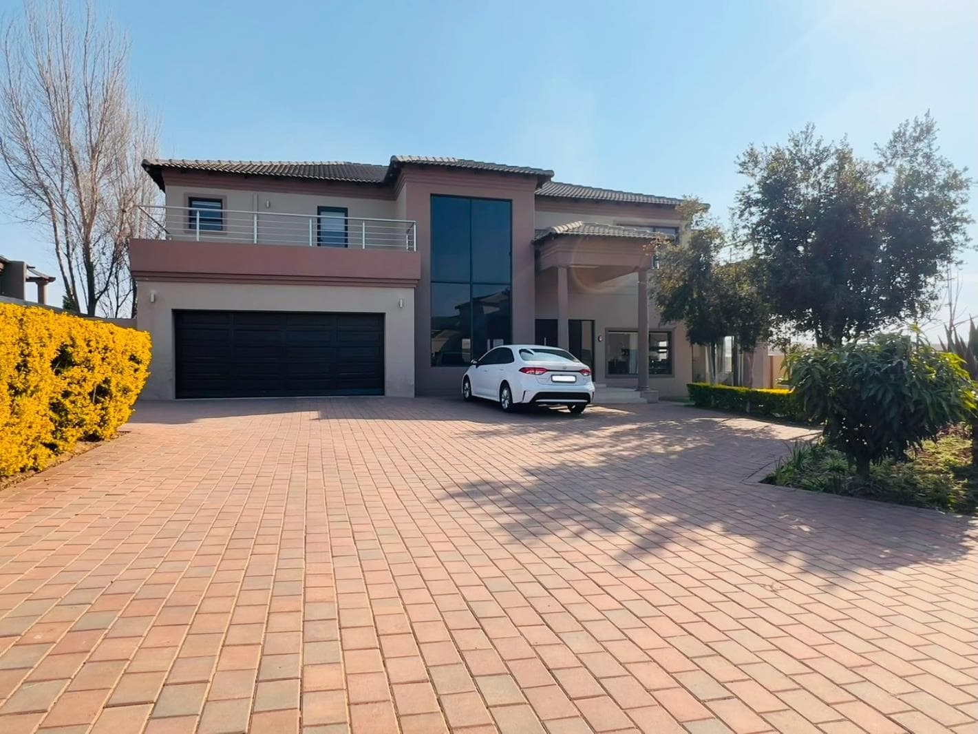 5 Bedroom House in Blue Valley Golf Estate