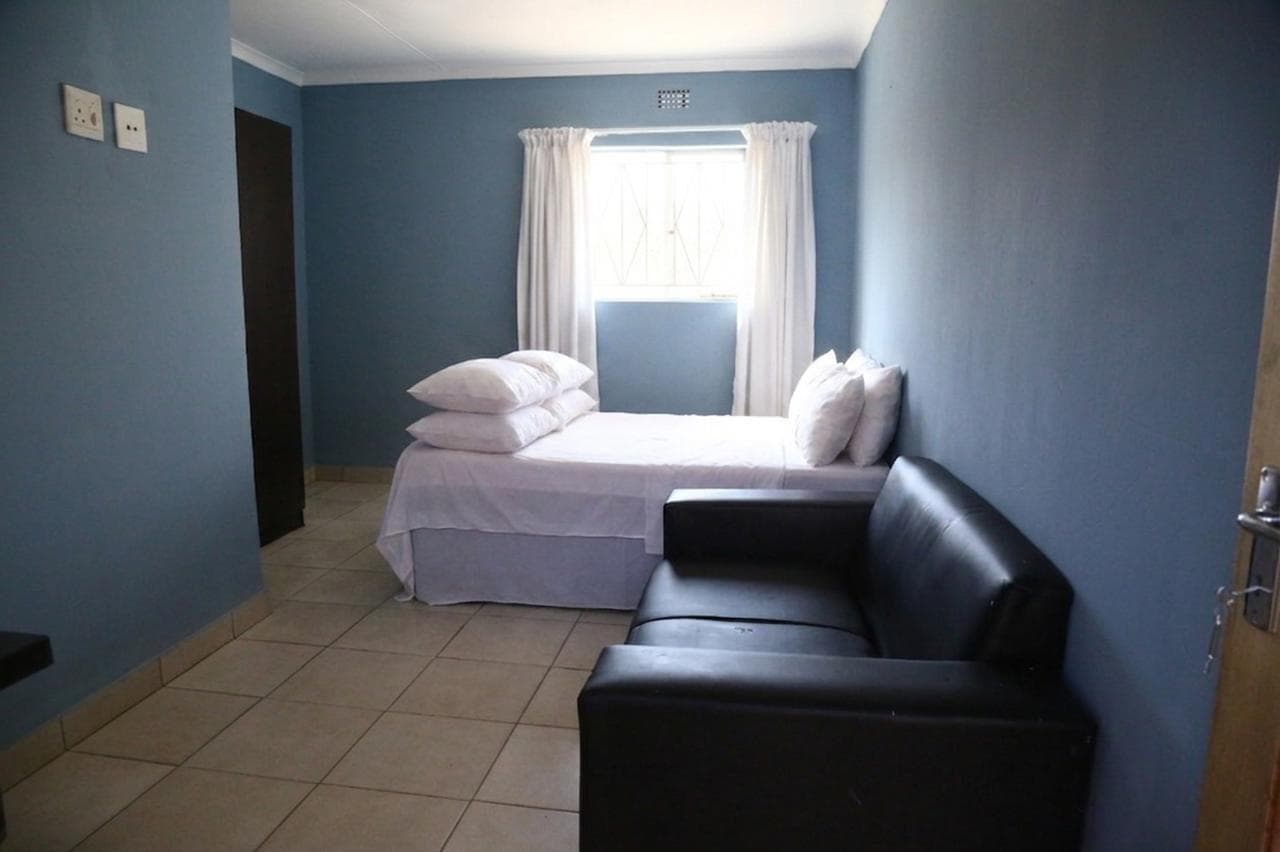 Studio Apartment in Yeoville