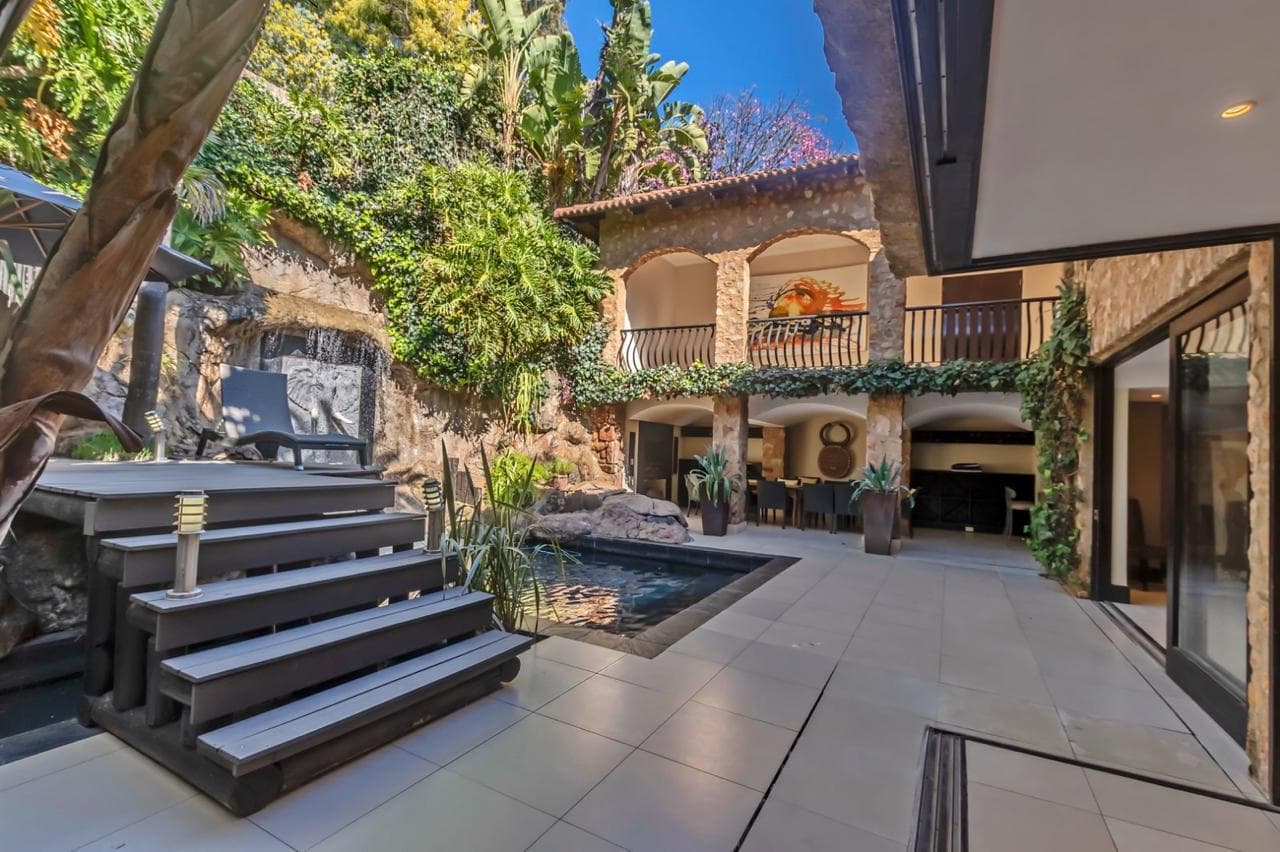 5 Bedroom House in Houghton Estate