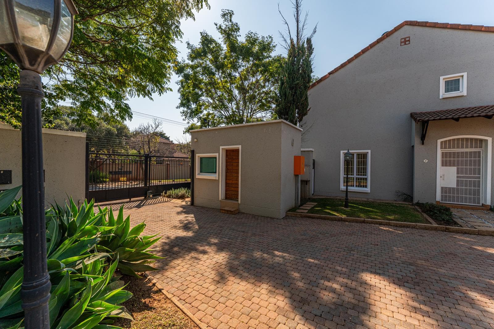 12 Bedroom Cluster in Menlo Park