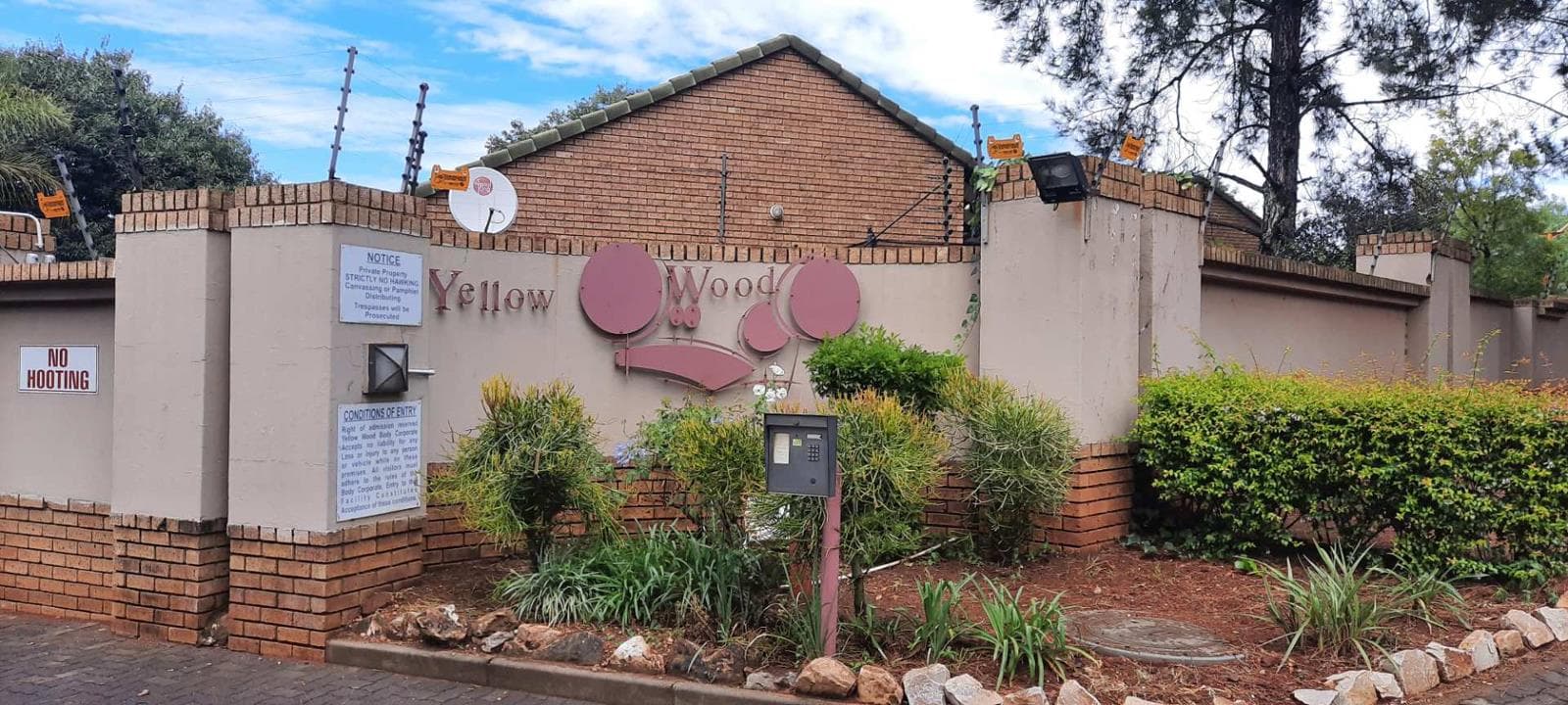 2 Bedroom Townhouse in Die Hoewes