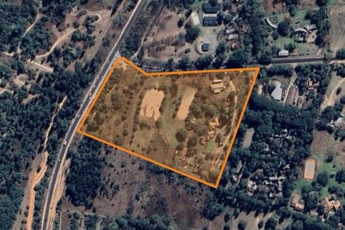 4.7 ha Land available in Blue Hills