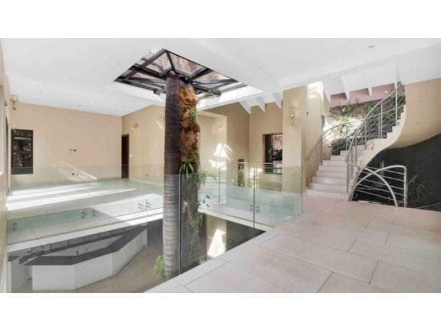 7 Bedroom House in Illovo