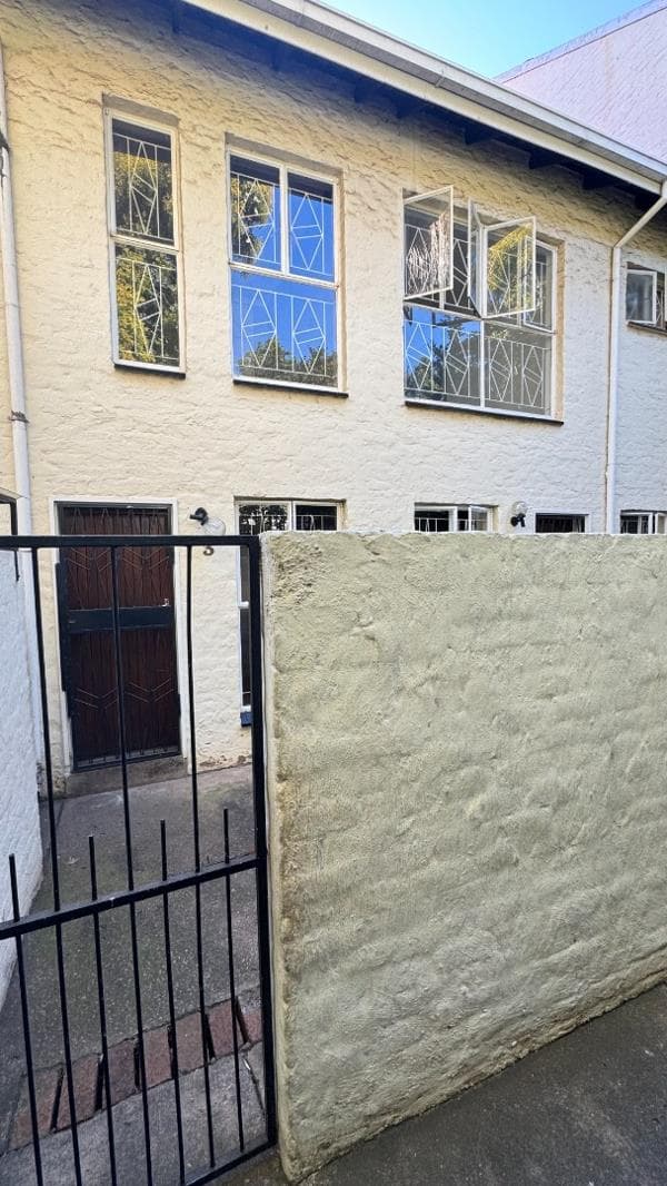 2 Bedroom Townhouse in Sunnyside