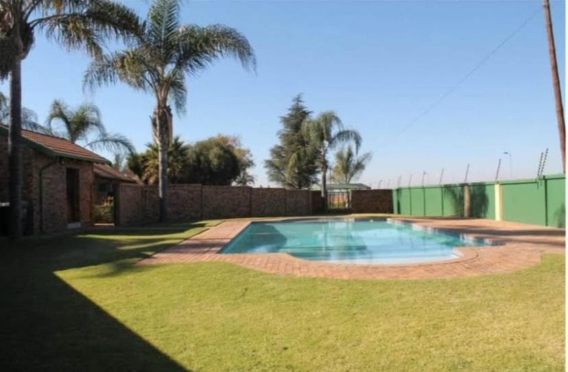 2 Bedroom Simplex in Moreleta Park