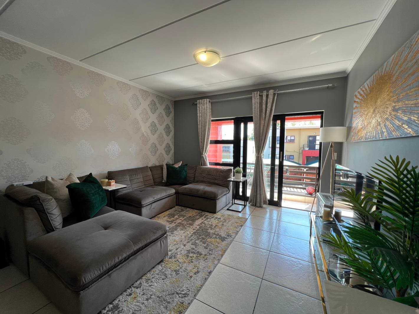 2 Bedroom Apartment in Douglasdale