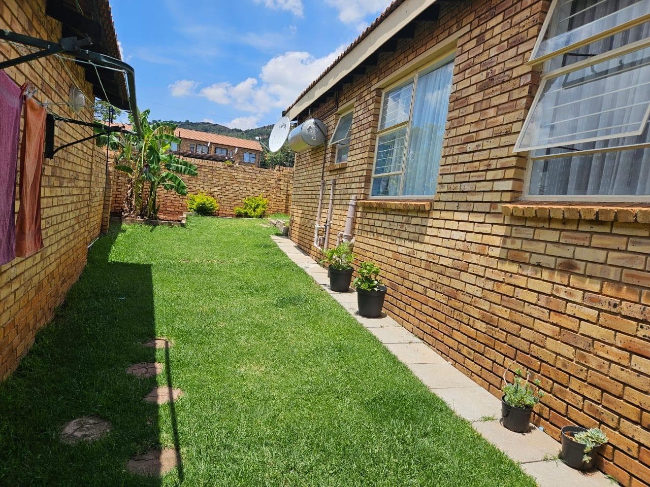 3 Bedroom Cluster in Roodepoort Central