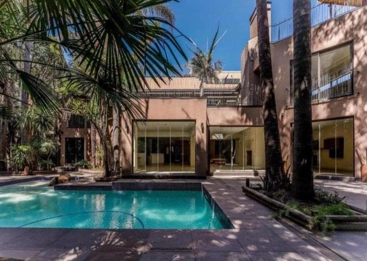 7.5 Bedroom House in Atholl