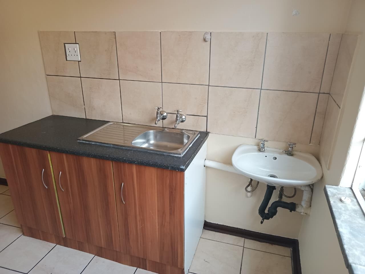 Bachelor apartment in New Redruth