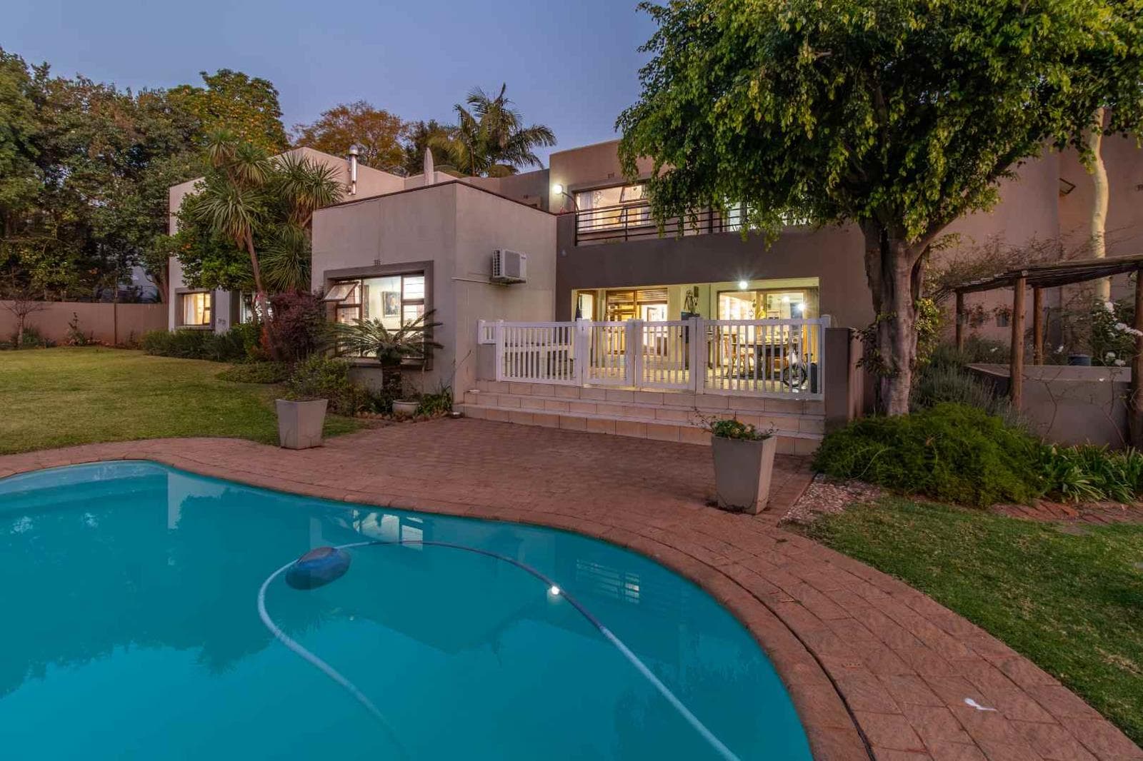 6 Bedroom House in Robin Hills