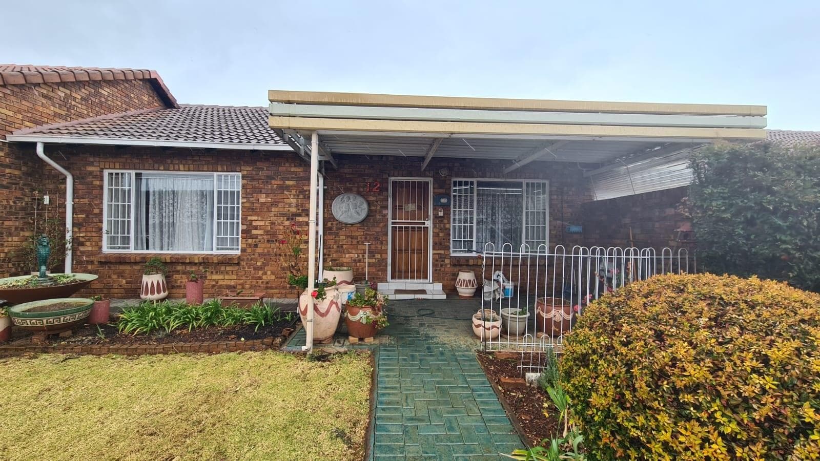 2 Bedroom Simplex in Die Hoewes