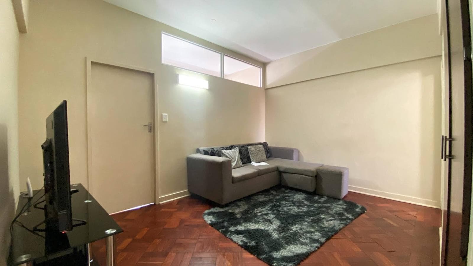 1 Bedroom Apartment in City & Suburban