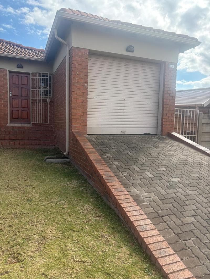 3 Bedroom Simplex in Olievenhoutbosch
