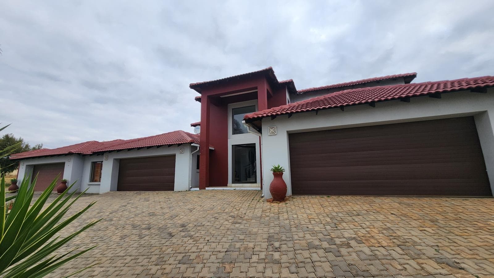 8 Bedroom House in Rietfontein