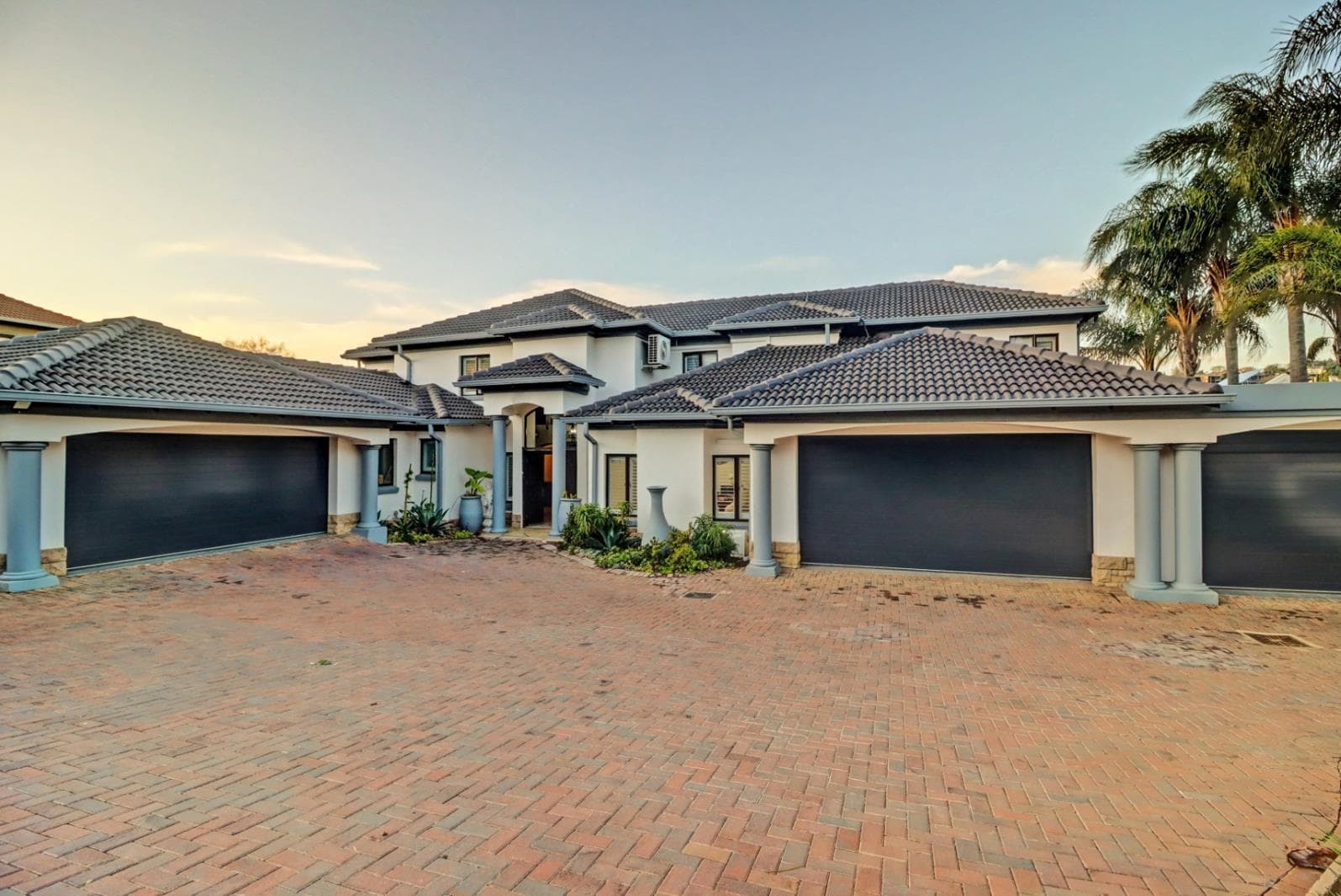 4 Bedroom House in Woodhill Golf Estate