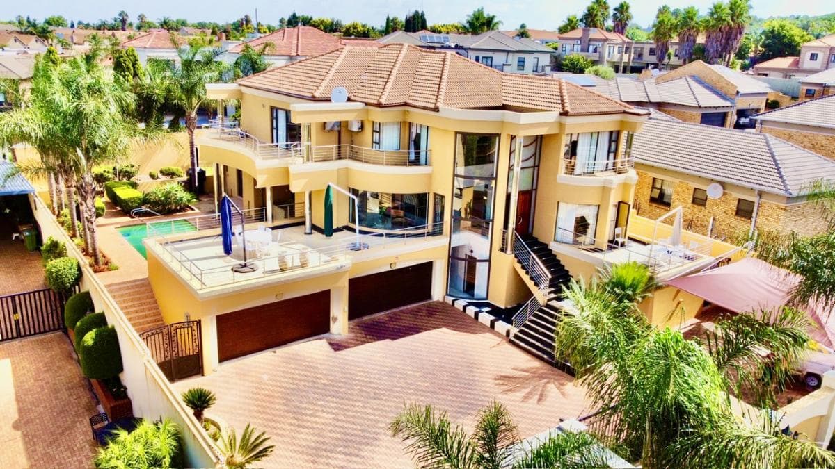 6 Bedroom House in Meyersdal