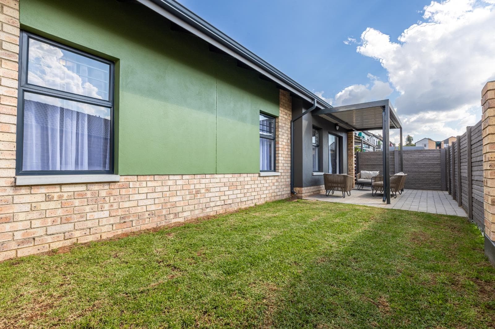3 Bedroom Simplex in Heuwelsig Estate