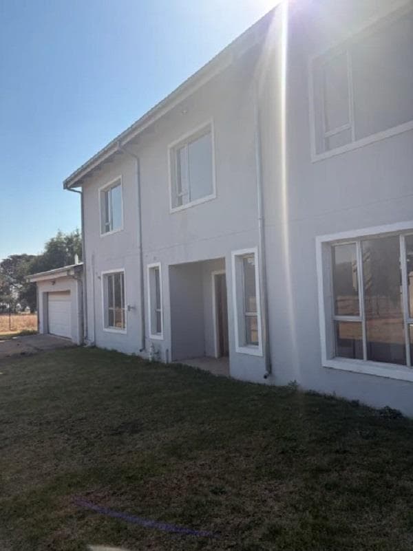 3 Bedroom House in Knoppieslaagte