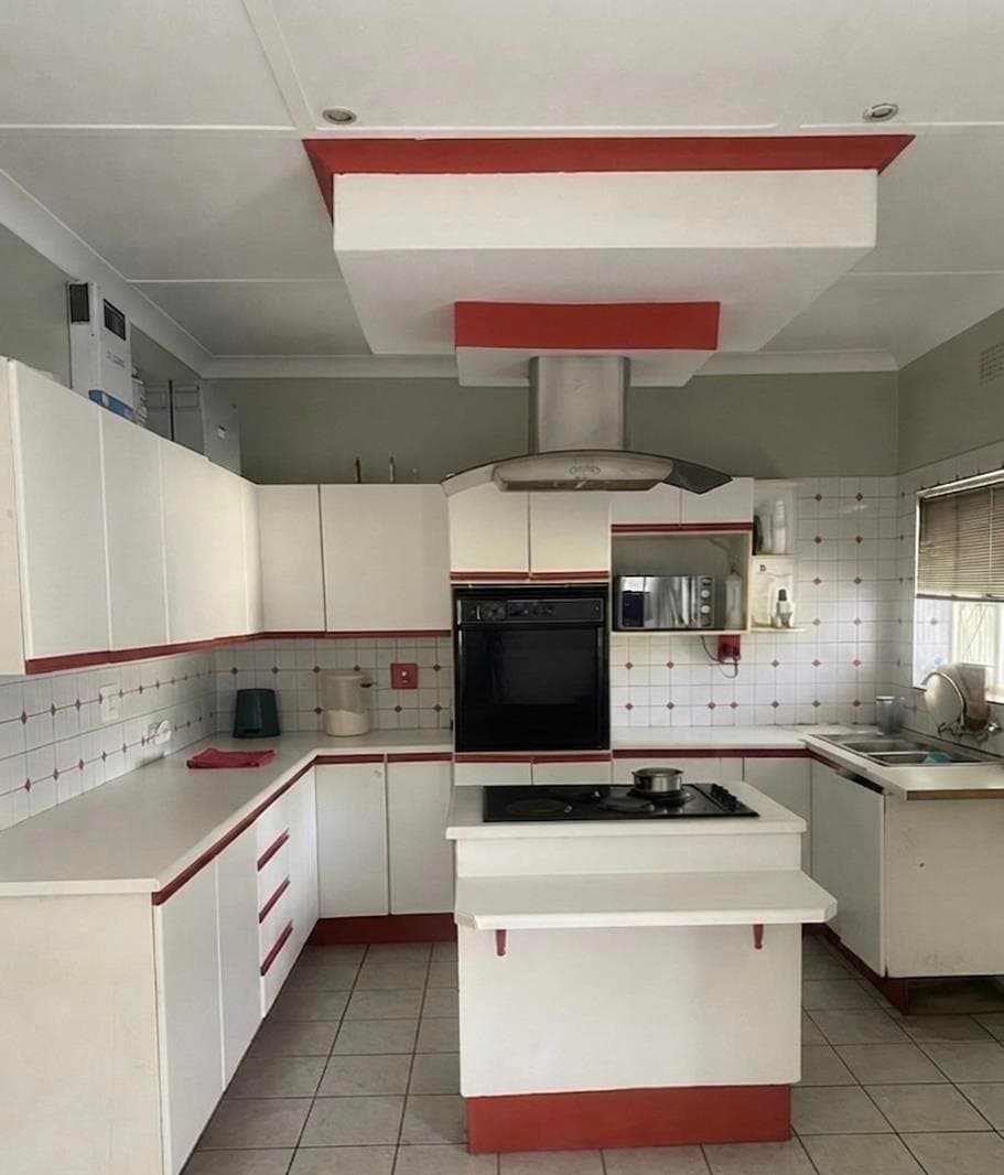 4 Bedroom House in Aston Manor