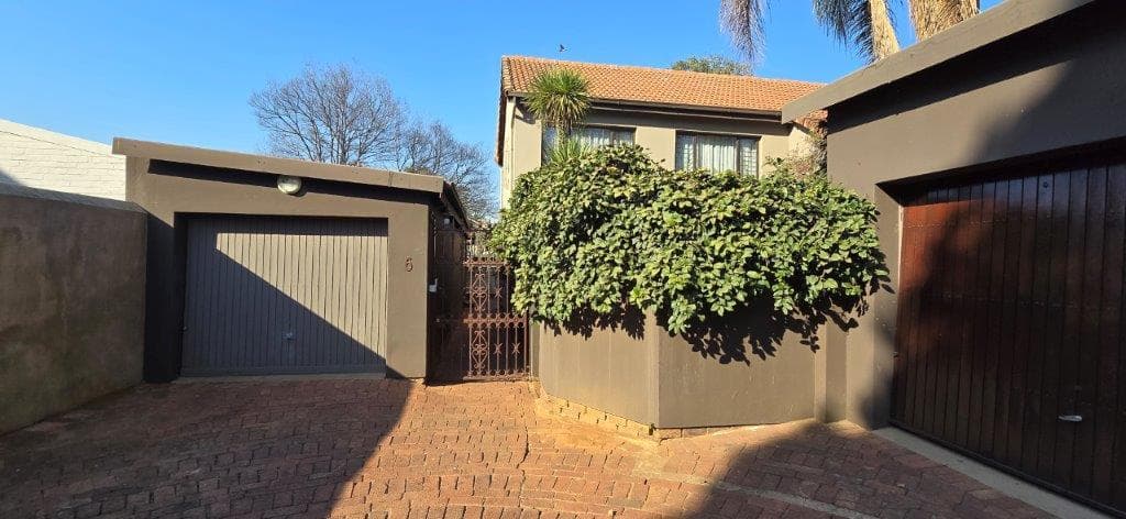 4 Bedroom Duplex in Arcadia