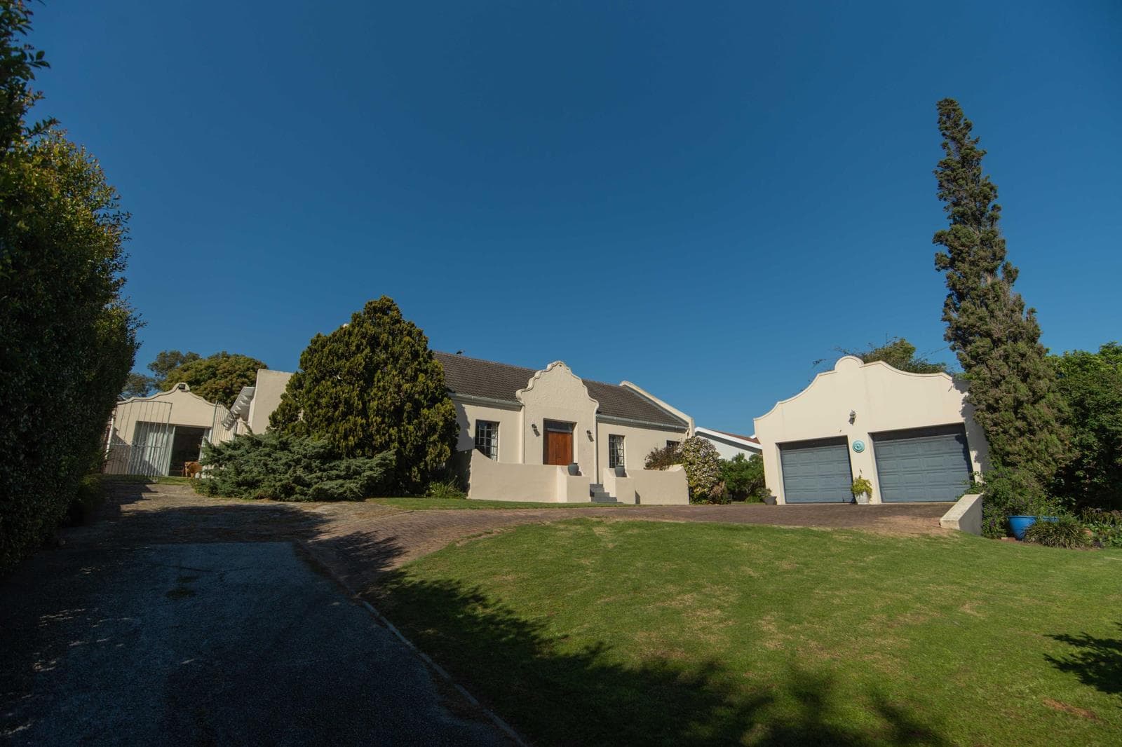 3 Bedroom House in Pari Park