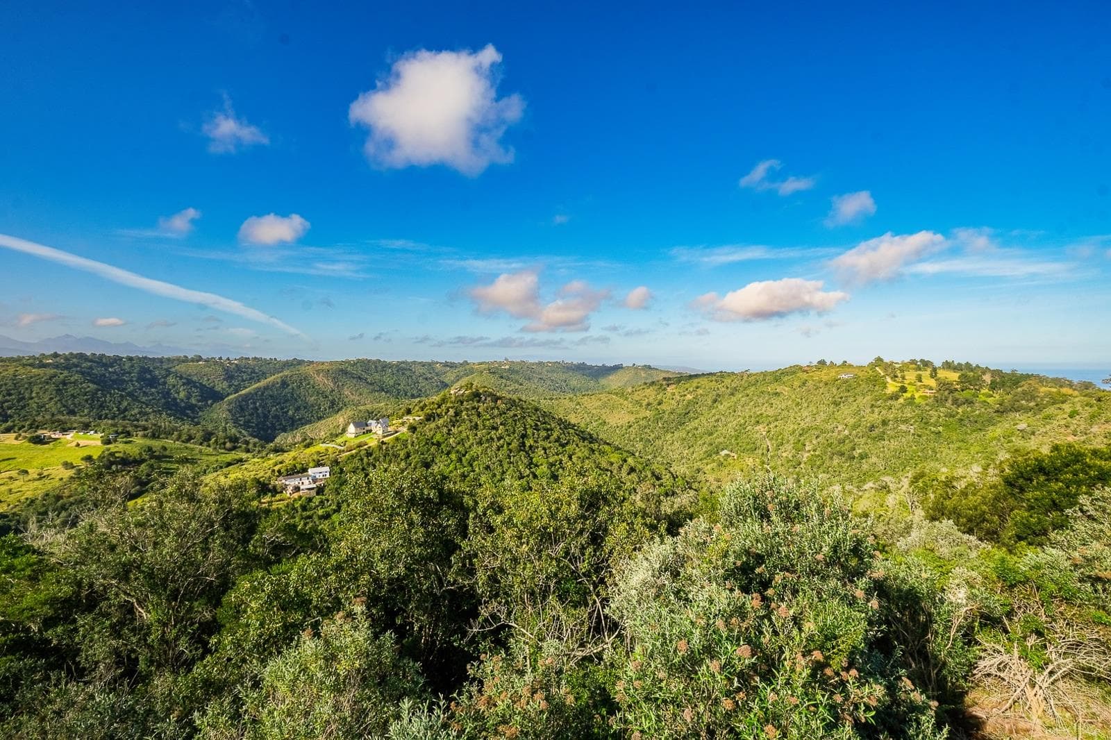 5.9 ha Land available in Wilderness Heights