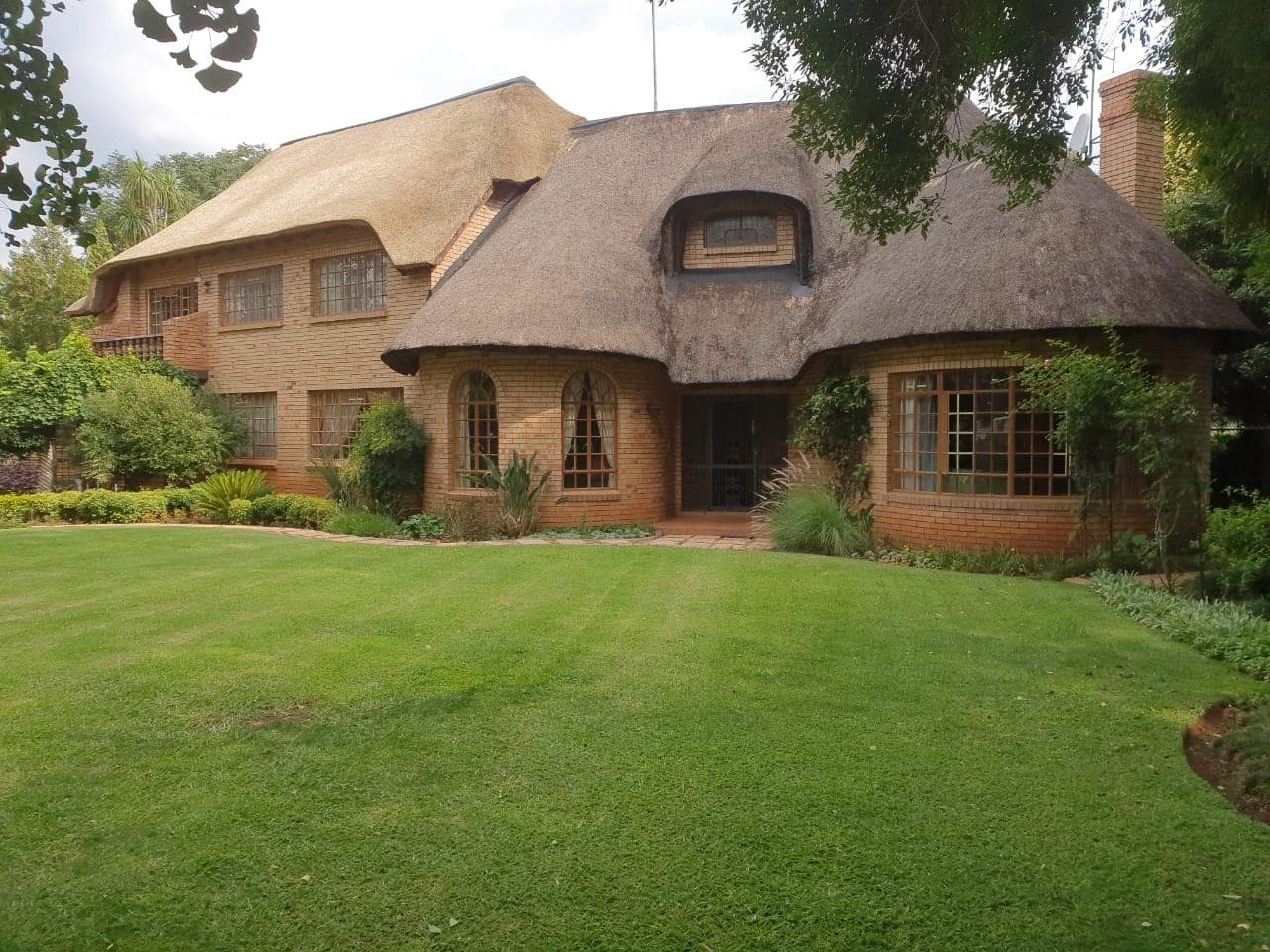 6 Bedroom House in Mooivallei Park