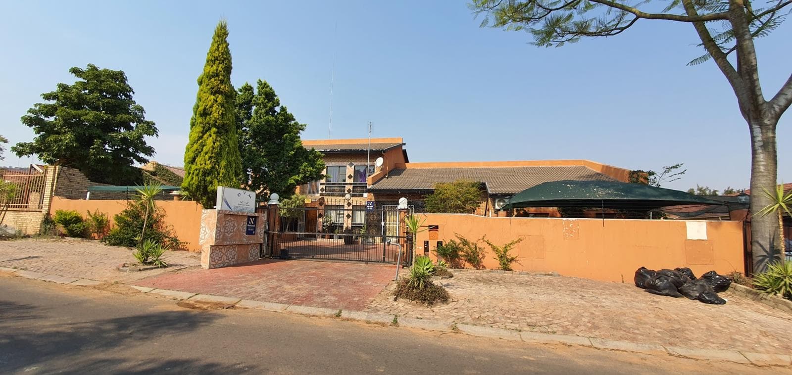 18 Bedroom House in Rustenburg Central