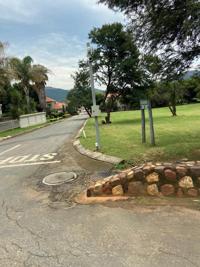 1 918 m² Land available in Westlake Estate