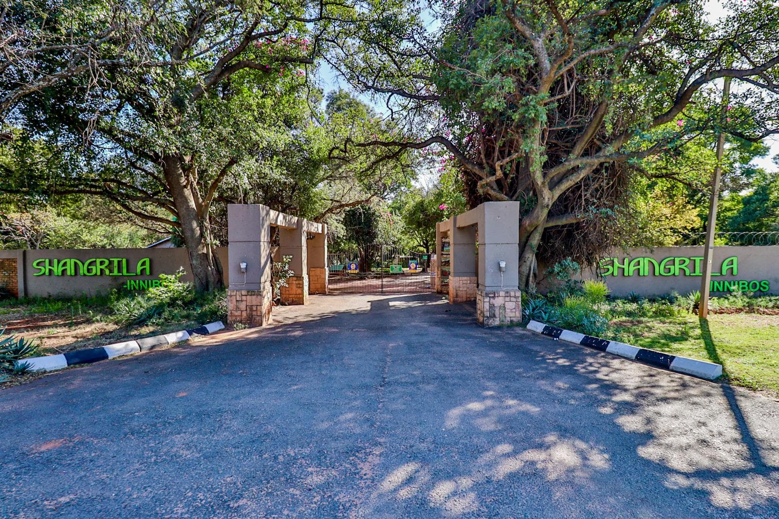30 Bedroom House in Hartbeespoort Dam