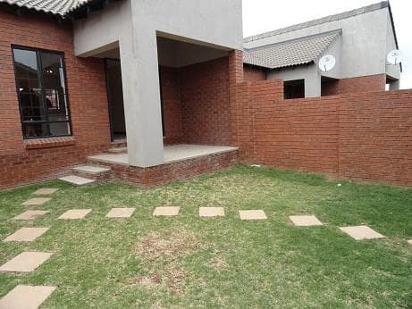2 Bedroom Simplex in Mooikloof Ridge