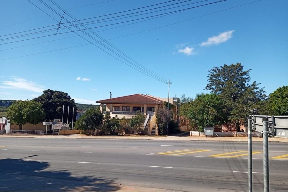 11 Bedroom House in Penford