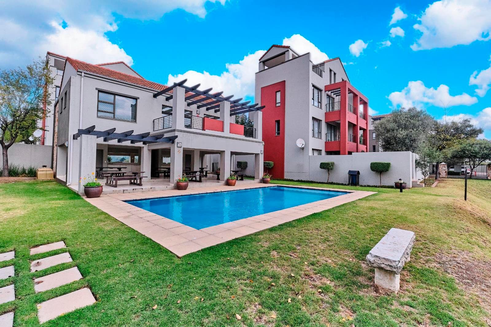 1 Bedroom Apartment in Lonehill