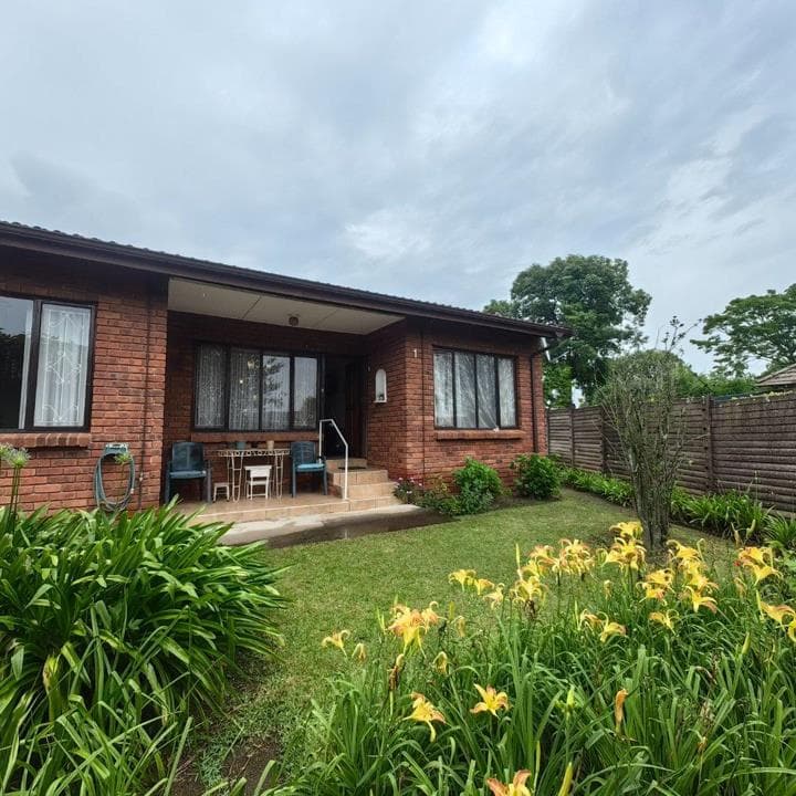 2 Bedroom Townhouse for sale in Bisley