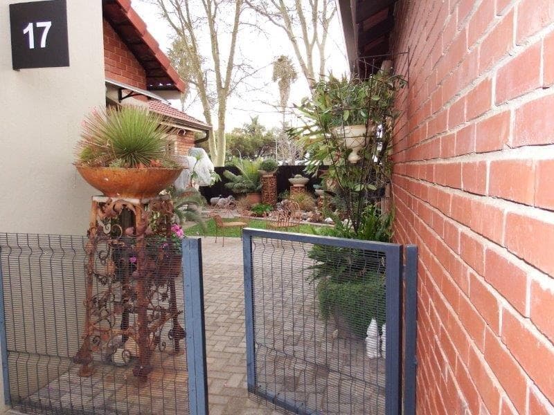 2 Bedroom House to rent in Silver Lakes Golf Estate