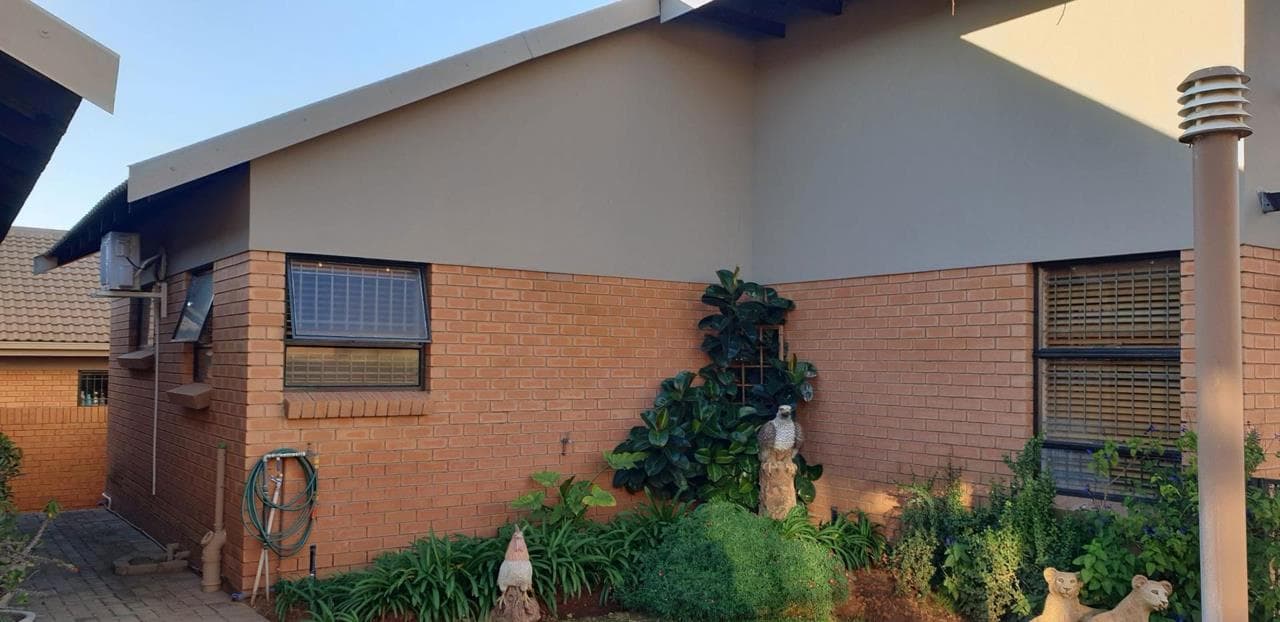 1 Bedroom Townhouse for sale in Spitskop SH