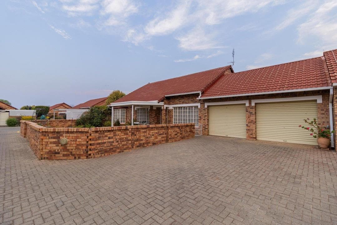 3 Bedroom Townhouse for sale in Universitas