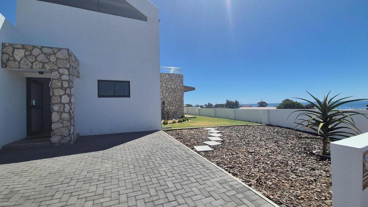 3 Bedroom House for sale in Steenbergs Cove